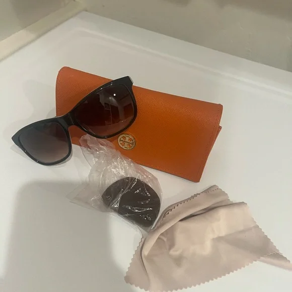 Tory Burch Black Sunglasses with Orange Case - Picture 5 of 6